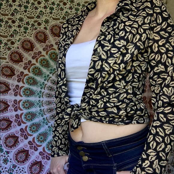 Cute button up - Picture 3 of 4